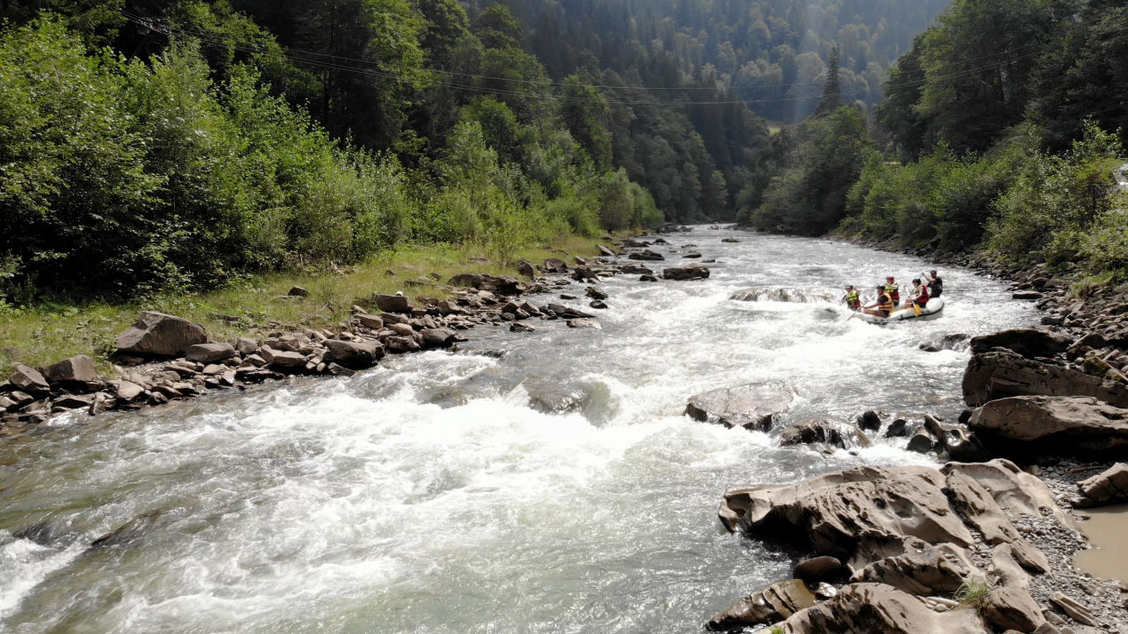 Rafting sur rivière en laponie