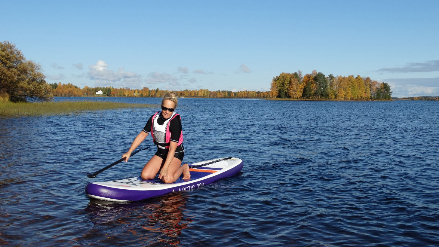 femme qui fait du paddle