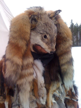 Le shaman Pekka en costume de shaman.